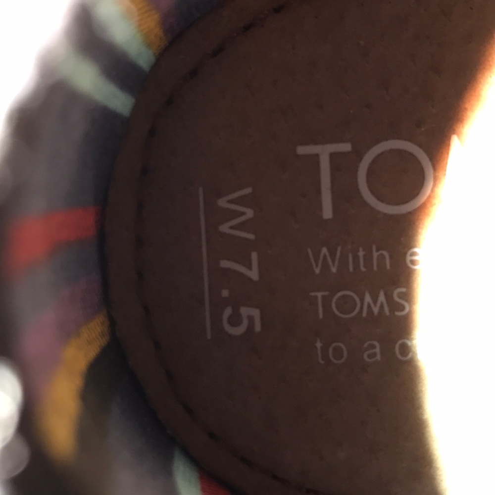 Toms - Picture 4 of 4